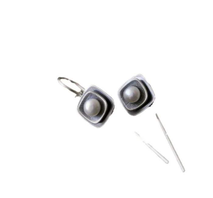 Geometric Square Distressed Pearl Earrings For Women - Image 5