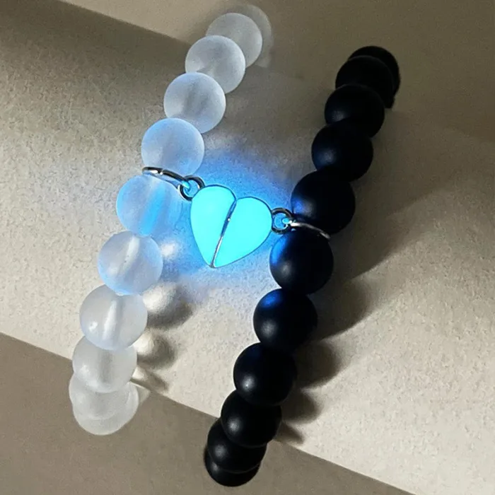 Fashion Jewelry 2pcs Handmade Crown Beaded Charms Bracelet Luminou Heart Glow In The Dark Couple Bracelet For Lover Men Women Fluorescent Gift - Image 4