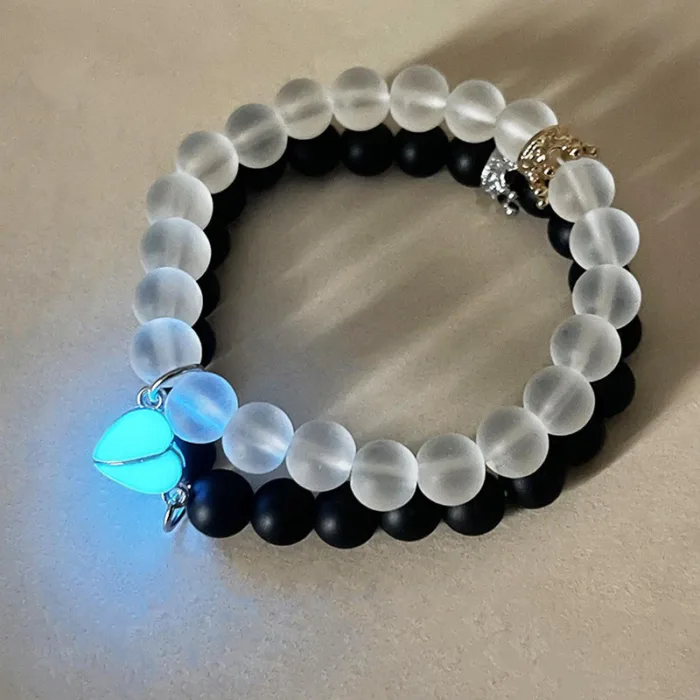 Fashion Jewelry 2pcs Handmade Crown Beaded Charms Bracelet Luminou Heart Glow In The Dark Couple Bracelet For Lover Men Women Fluorescent Gift - Image 2